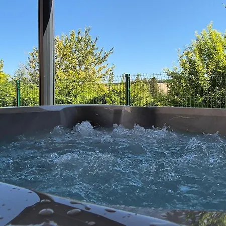 Hébergement de vacances La Grande Germaine & *